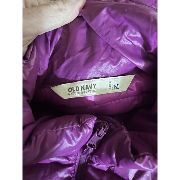 Old Navy Women's M Puffer Vest Quilted Full Zip High Collar Burgundy Plum Nylon - Picture 3 of 4